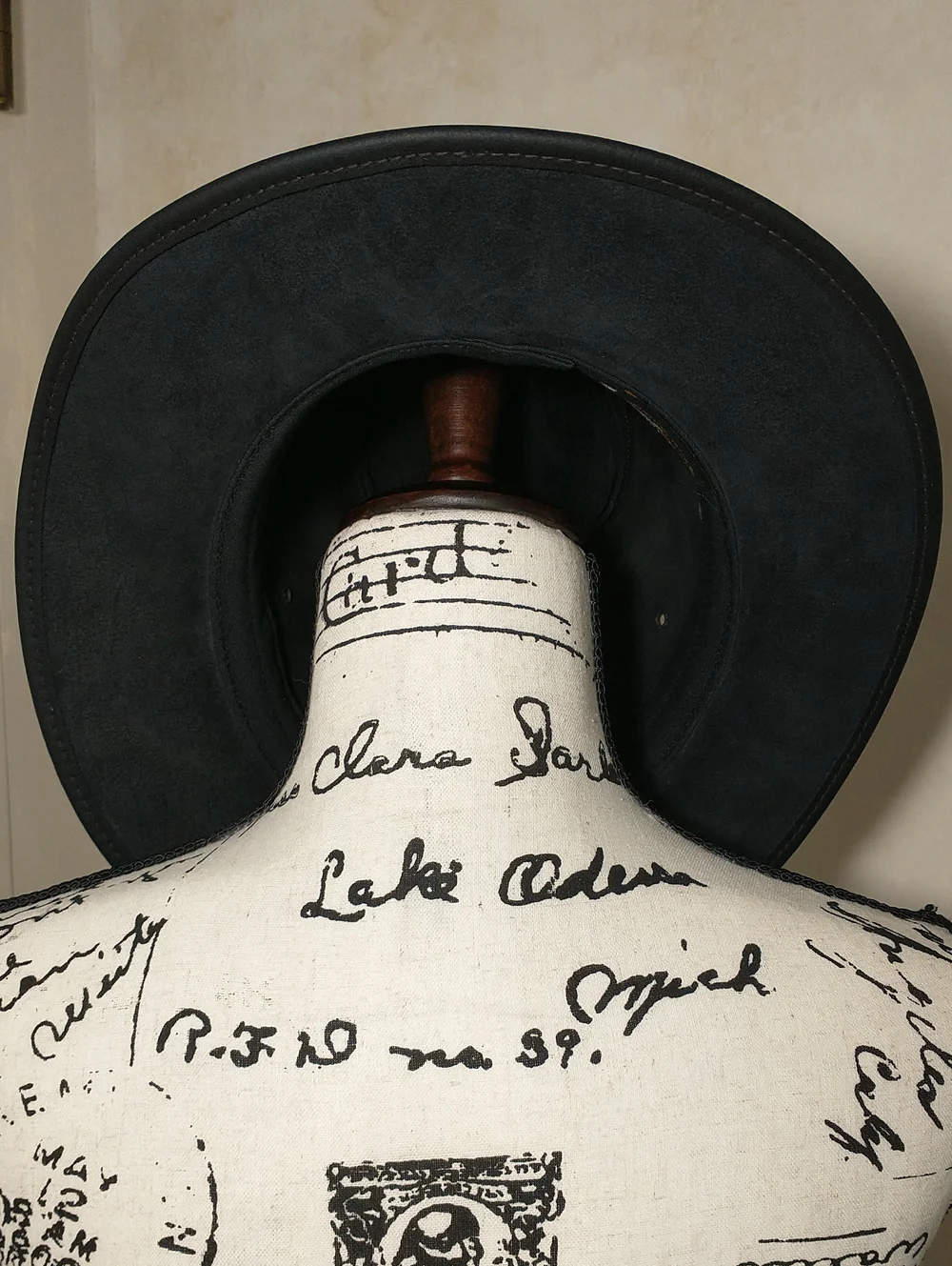 LIKE NEW Henschel Osage Leather Safari Hat, Size XL, Crushable Waxed Cowhide